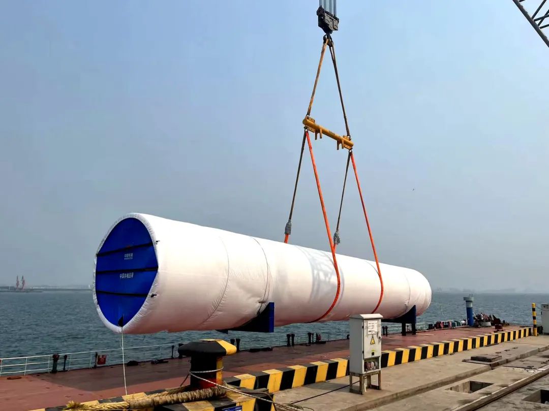 十一冶防城港海工装备制造基地海上风电项目首套塔筒顺利交付！