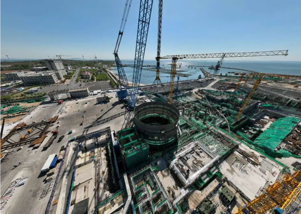 项目进展｜徐大堡核电厂1号机组核岛钢制安全壳一环顺利吊装就位