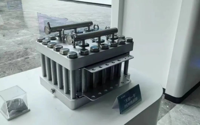 新工绿氢推出500方PEM电解槽
