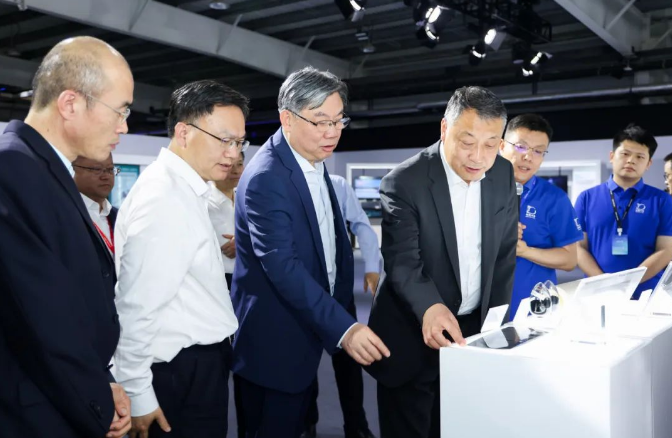 捷氢科技亮相“向新十年 上汽集团新能源技术发布会”