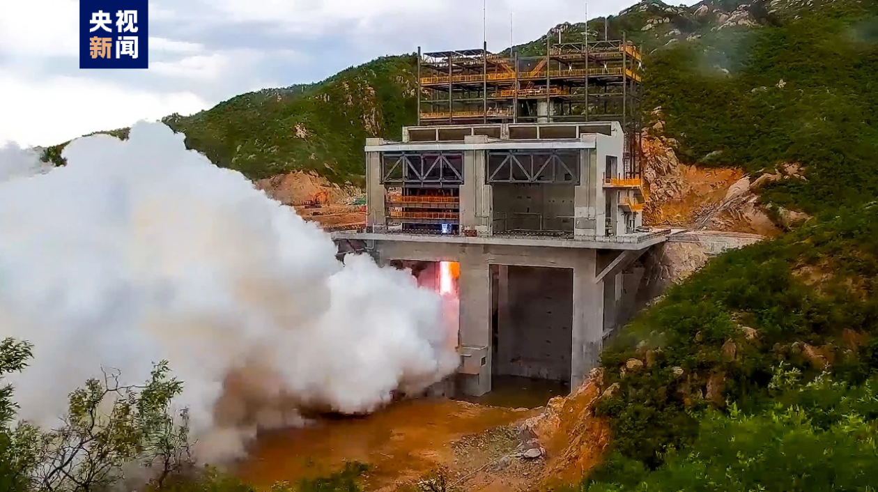 我国大推力氢氧火箭发动机垂直双工位试车台建成投用