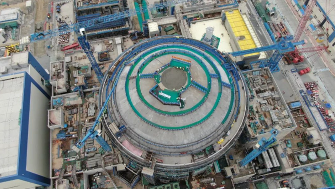 中广核广东太平岭核电1号机组外穹顶封顶完成