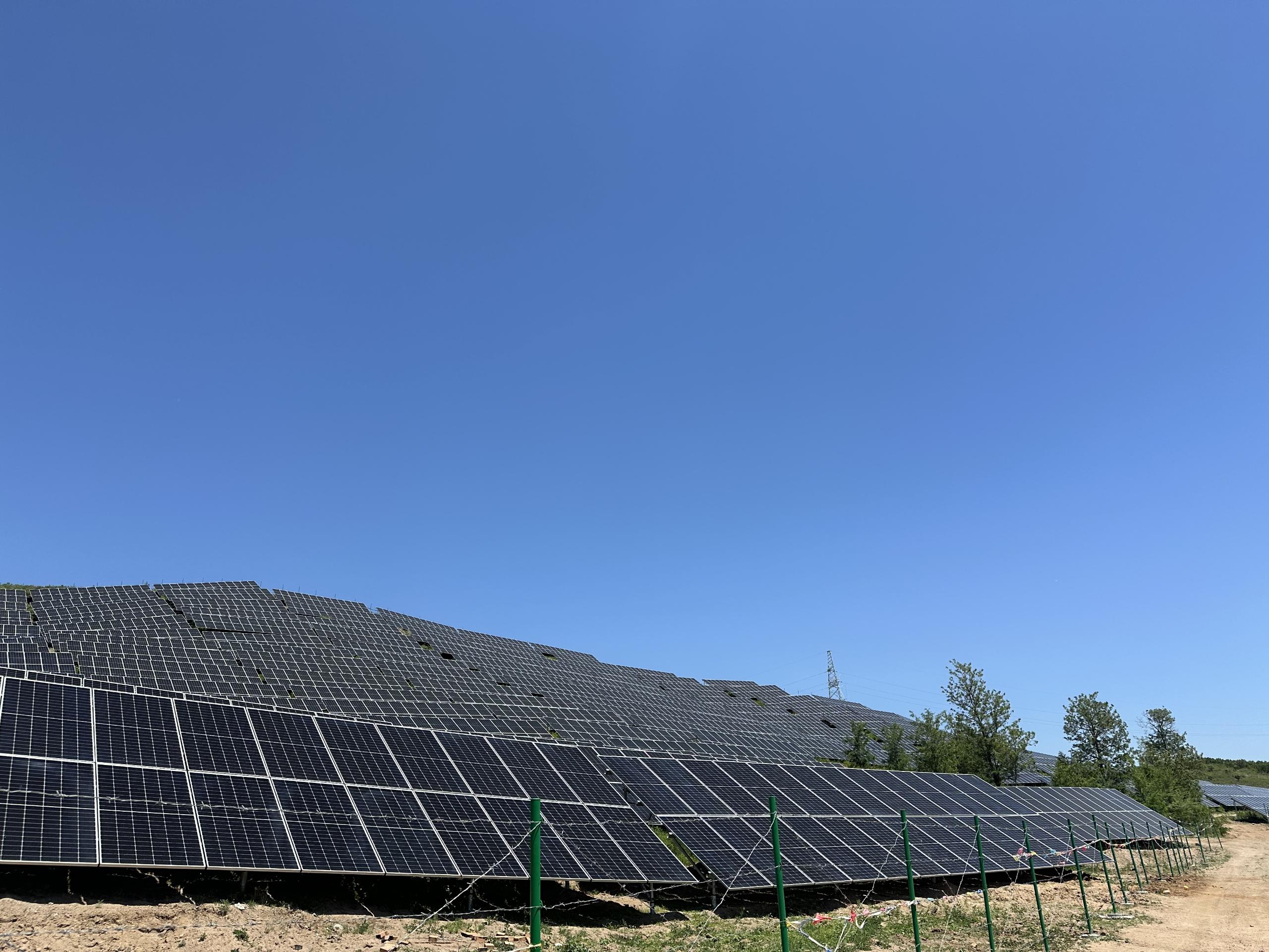 辽宁朝阳北票116兆瓦光伏发电项目全容量并网发电
