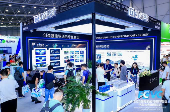 氢途科技携150kW及240kW燃料电池发动机亮相2024 