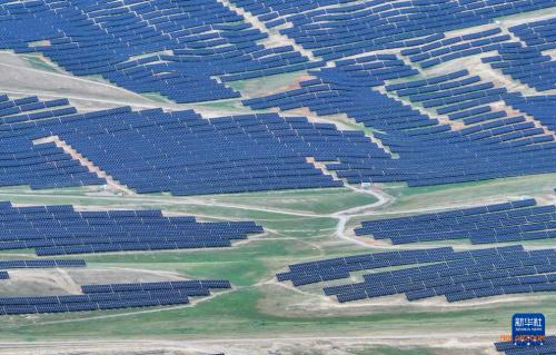 新疆: 牧光互补模式助力光伏产业绿色低碳发展