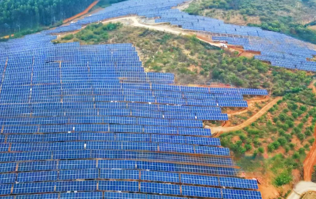 云南武定县光伏电站项目实现并网发电