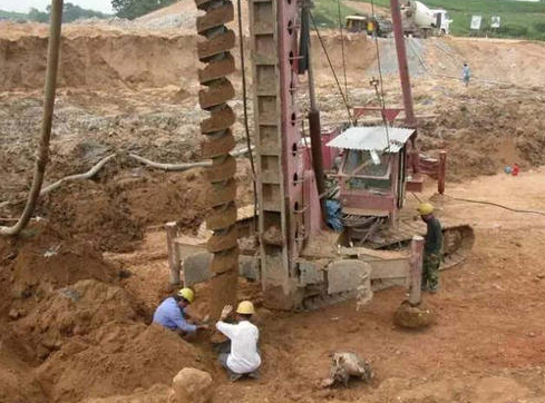 鲁北基地B12-1地块200MW渔光互补项目试桩开工