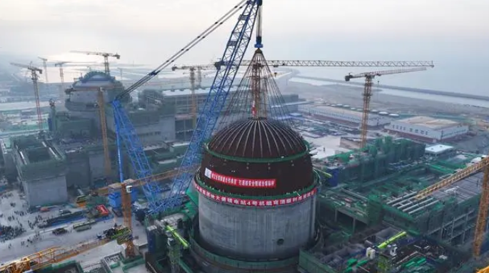中核辽宁徐大堡核电4号机组穹顶吊装就位