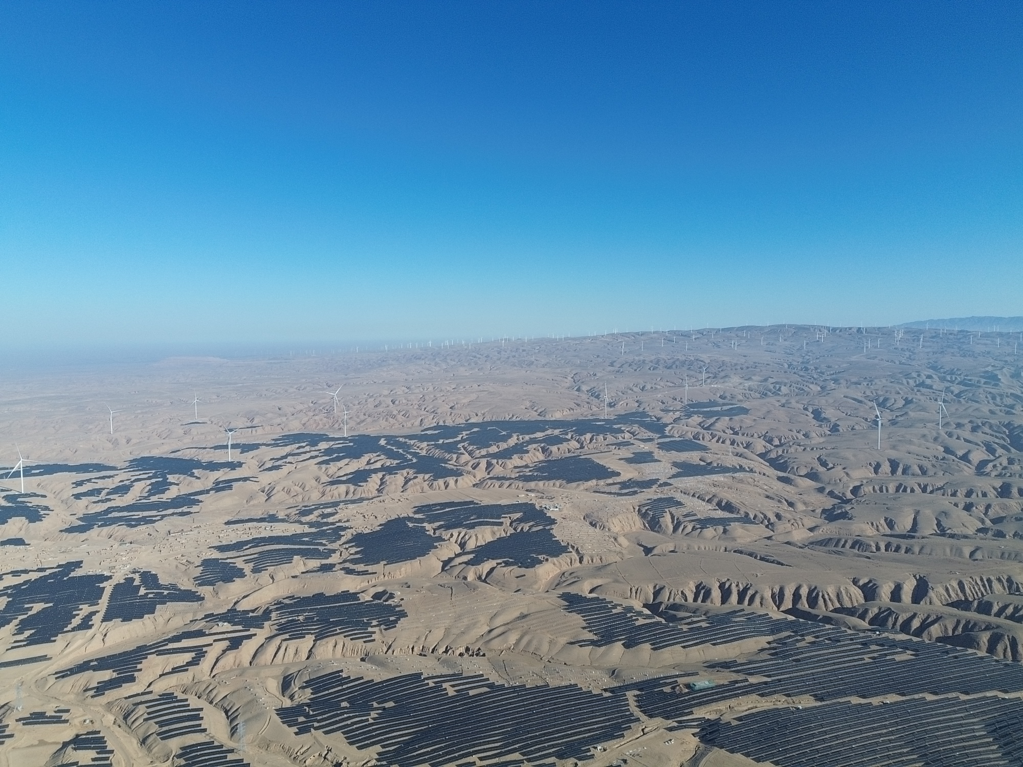 宁夏青铜峡光伏项目全容量并网发电