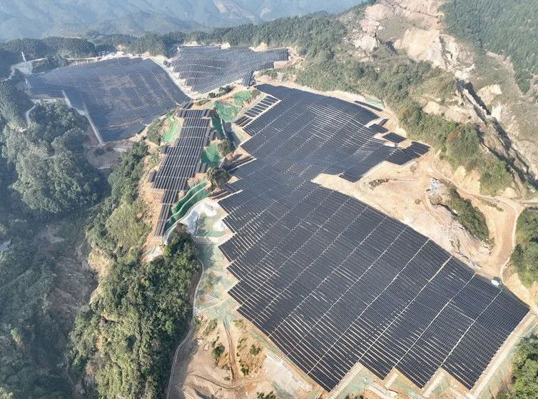 广西能源首个光伏项目并网