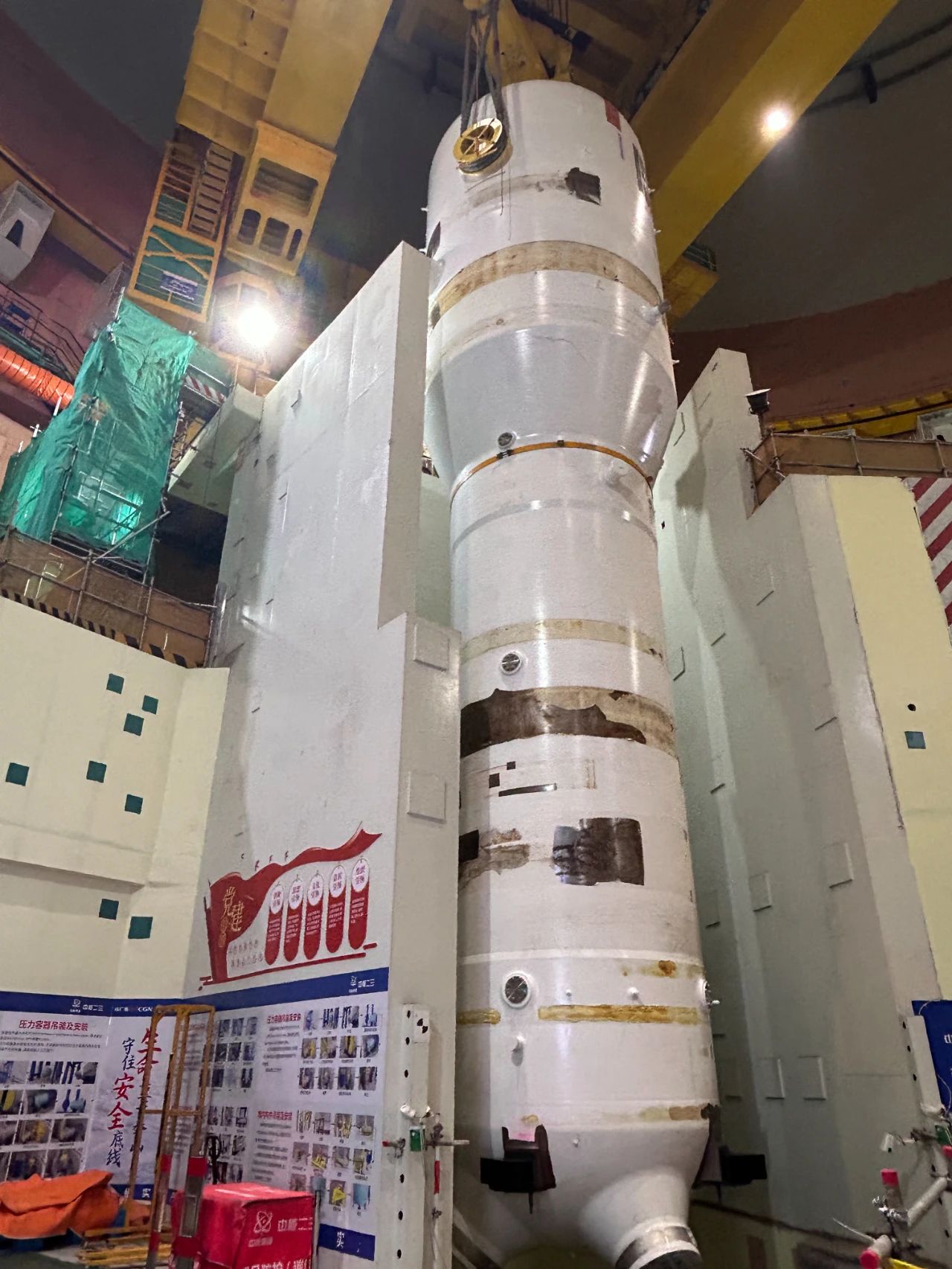 三澳核电项目2号机组首台蒸汽发生器就位