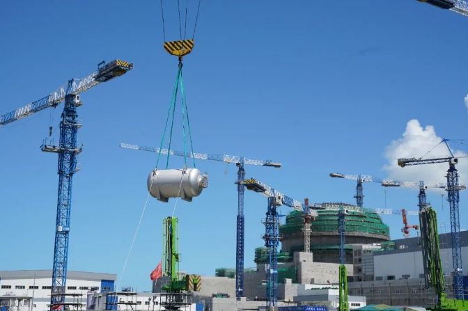 漳州核电3号机组首台预装设备顺利吊装引入