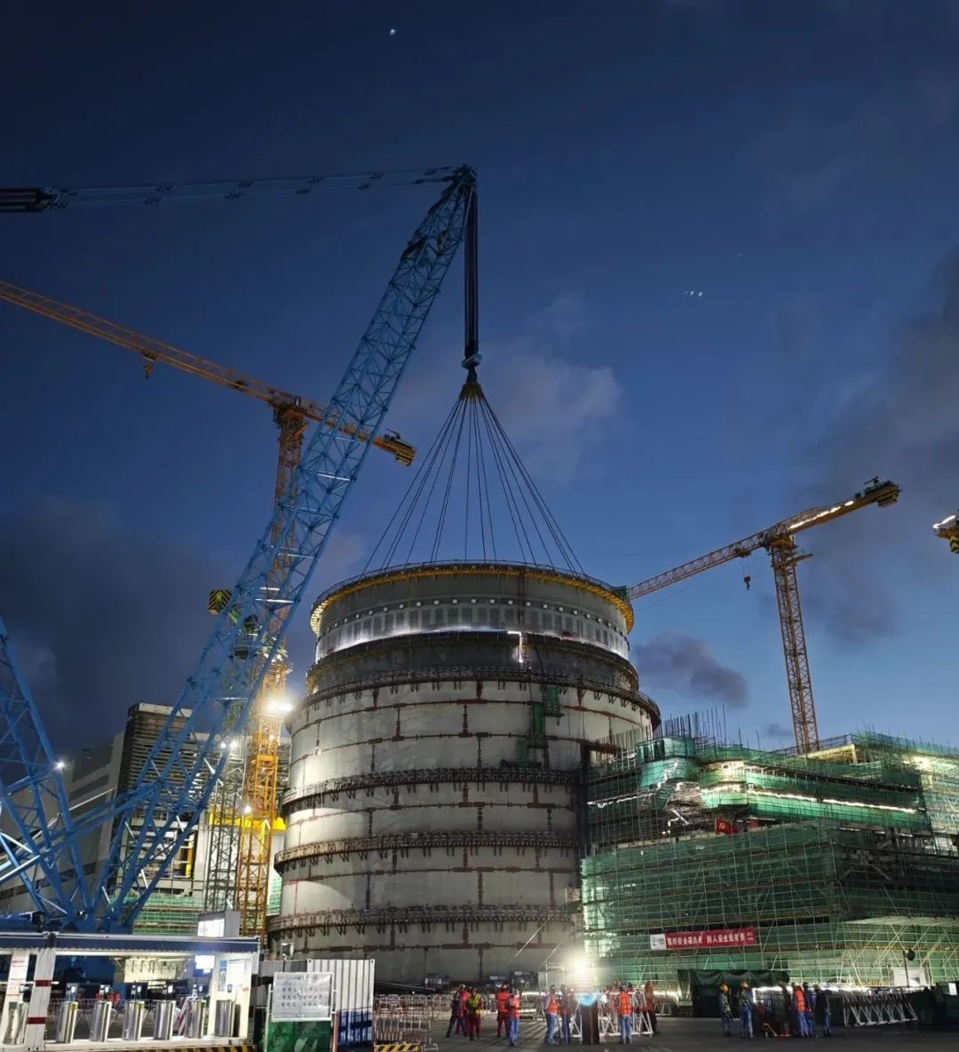 三门核电3号机组钢制安全壳筒体四环顺利吊装就位