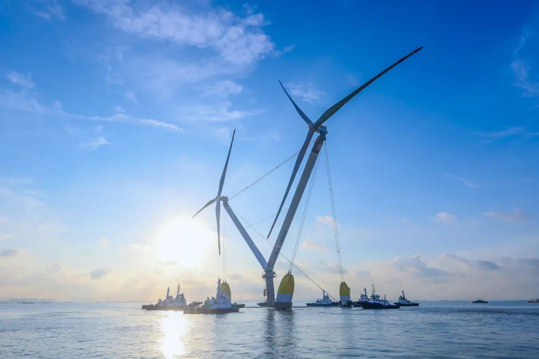 大国重器交汇大国工程！全球最大漂浮式风电平台启航出海