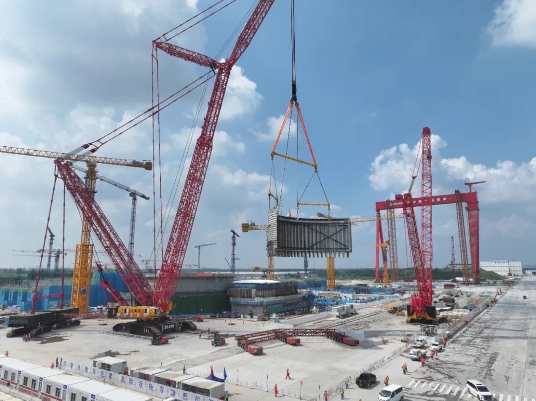 国家电投廉江核电1号核岛CA03模块吊装就位