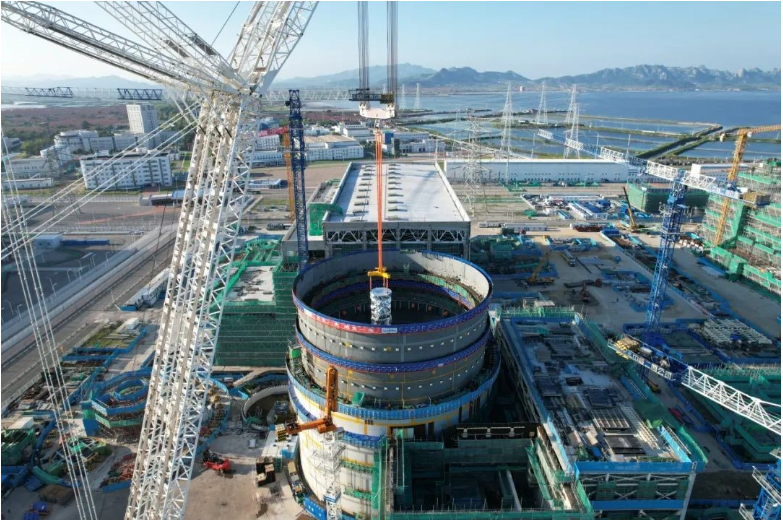 海阳核电3号机组反应堆堆芯“三大件”吊装就位