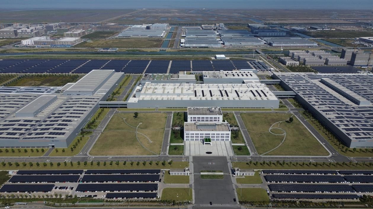 15万平米！停车棚+厂房屋顶光伏建设 | 山东安装新能源助力