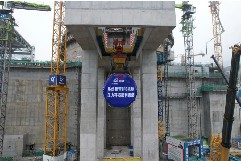 田湾核电8号机组反应堆压力容器顺利吊装就位