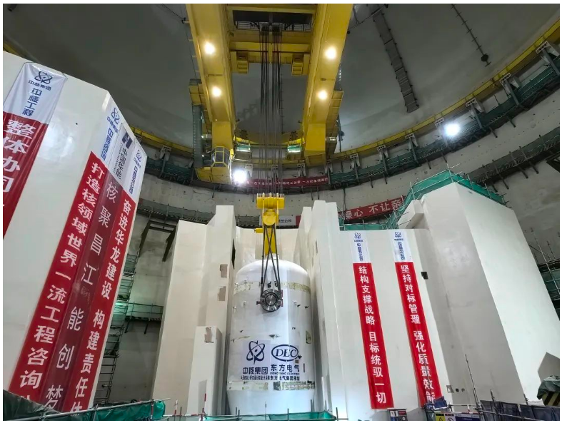 华能海南昌江核电二期工程项目4号机组首台蒸汽发生器顺利吊装