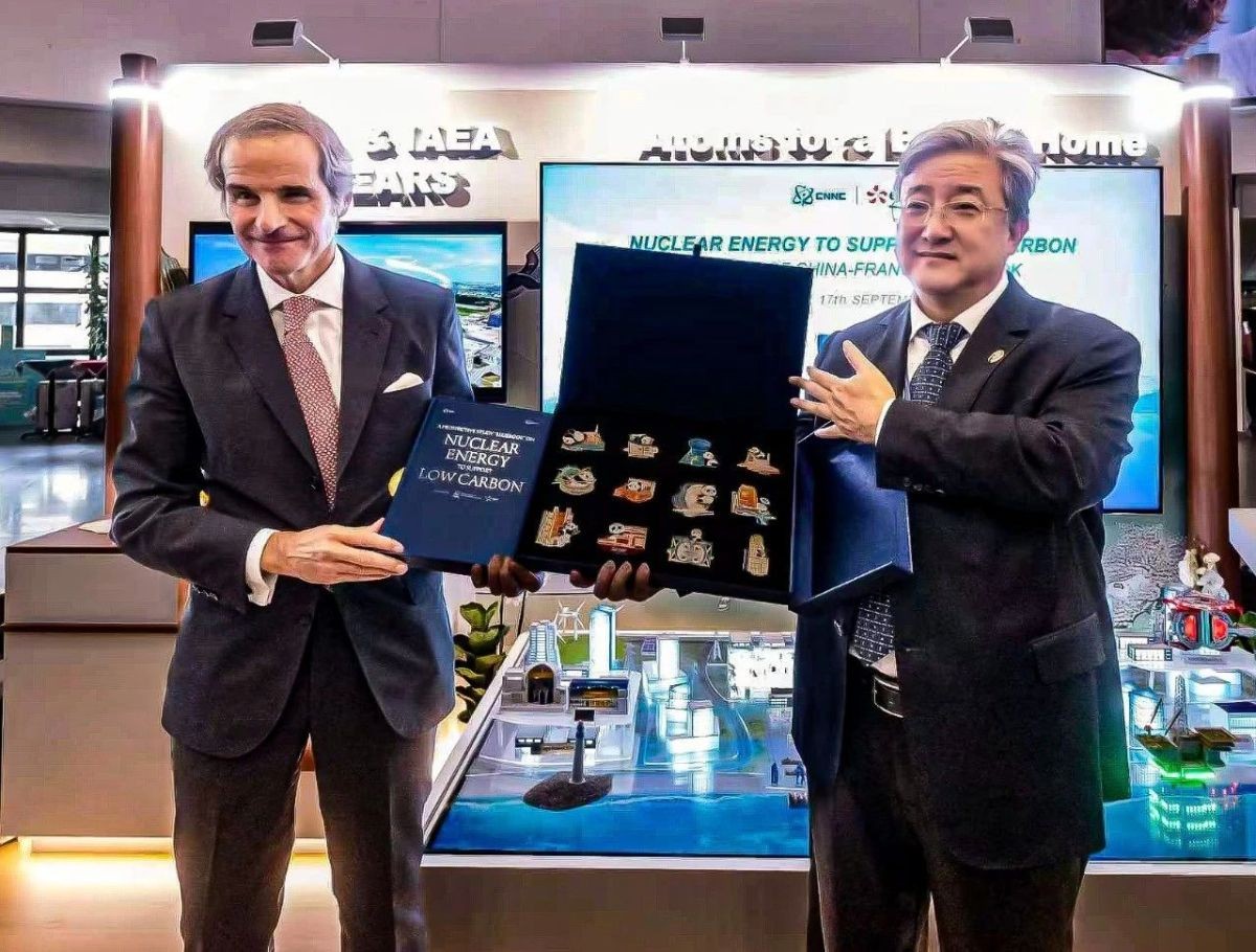 中核集团与法电集团联合向IAEA捐赠《核能支持低碳发展前瞻性