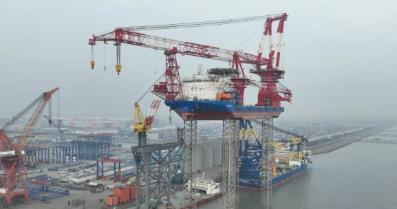 南通振华重装承建的电建1600T风电安装平台顺利完成全程抬升