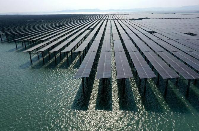 我国首个高风速海域海上光伏项目实现全容量并网