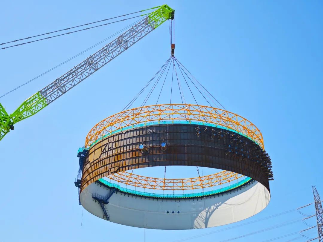漳州核电4号机组反应堆厂房安全壳钢衬里模块三吊装成功
