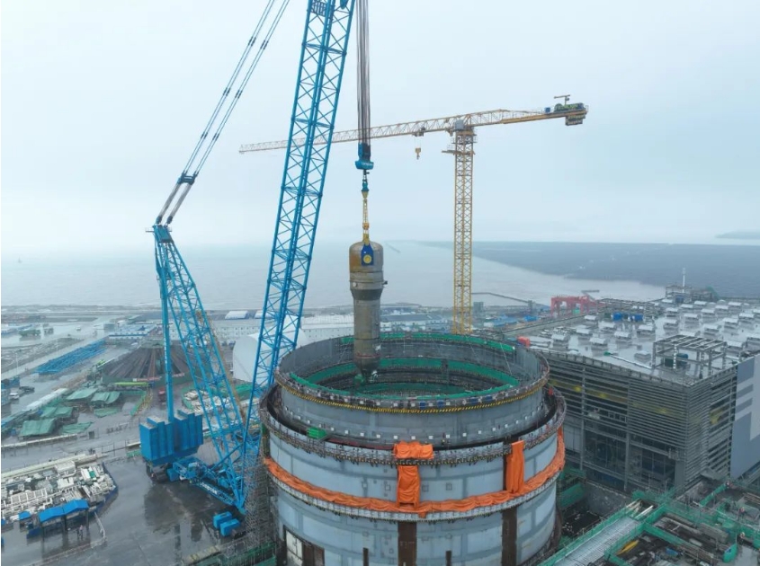 三门核电4号机组蒸汽发生器全部吊装就位