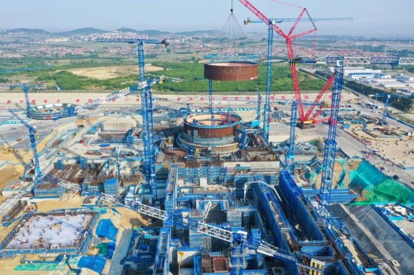 石岛湾核电项目1号机组钢衬里模块五吊装顺利完成