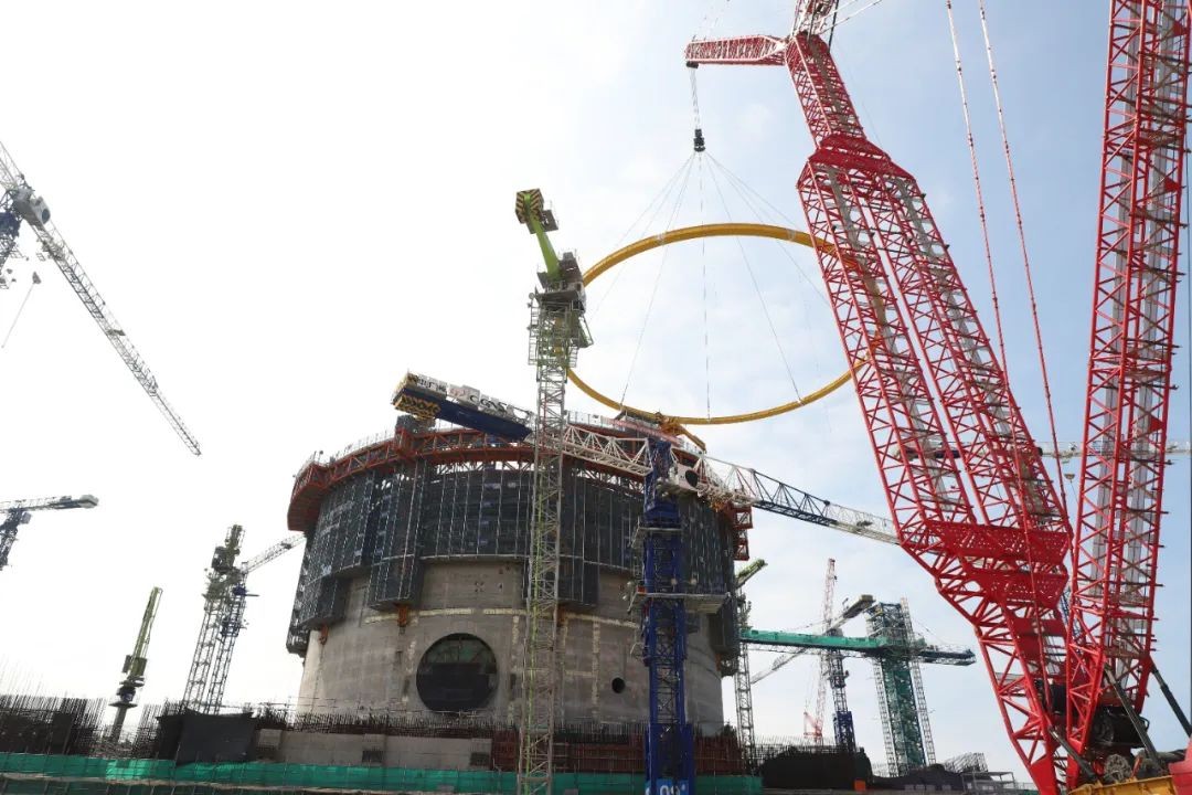 陆丰核电6号机组环轨梁整体吊装就位完成