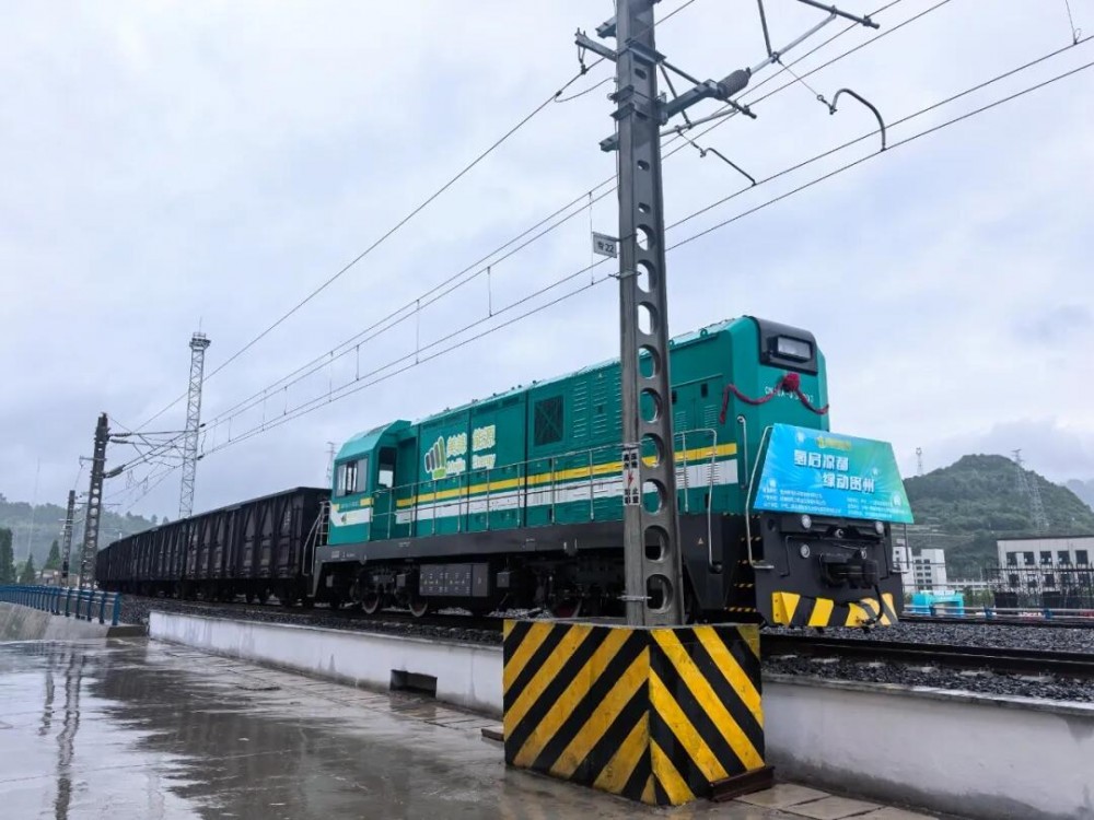 全国首台商用氢能机车头来了！