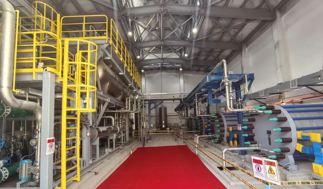 隆基助力中亚首个绿氢项目产氢！中国1000标方电解槽“4对1