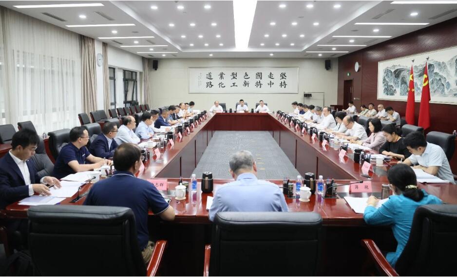 工业和信息化部召开光伏行业制造业企业座谈会