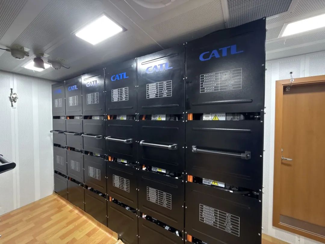 马力、容量双登顶！宁德时代助力全国首艘氢电拖轮启航