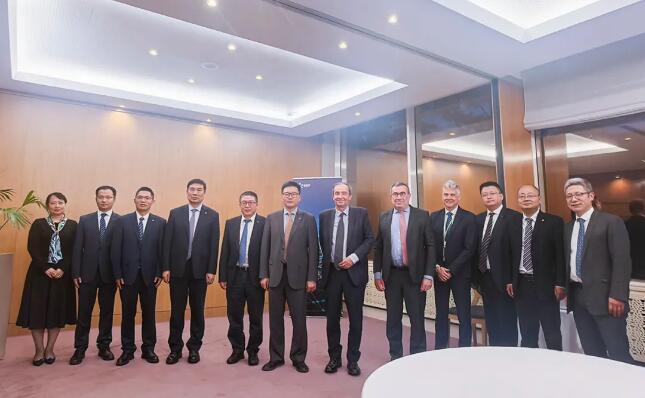 上海电气与法国电力集团共商绿色能源合作新机遇，在海上风电等领