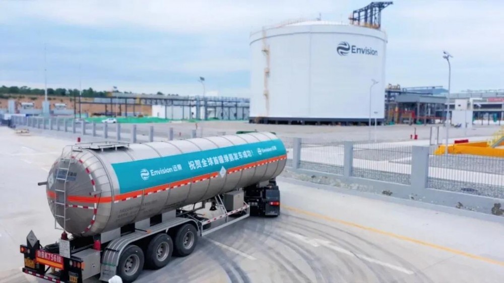 中集安瑞科低温液氨运输车在全球最大绿色氢氨项目投用