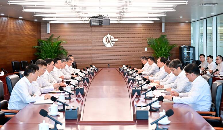 吕军李向良与中国海油董事长张传江总经理周心怀会谈