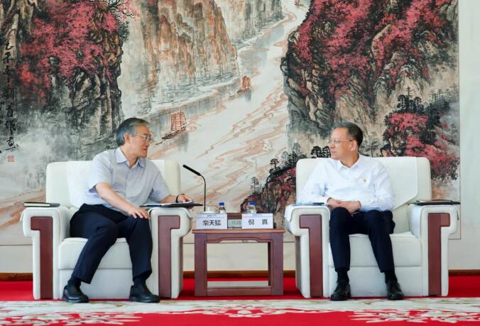 倪真与内蒙古赤峰市委副书记、市长栾天猛会谈，进一步深化新能源