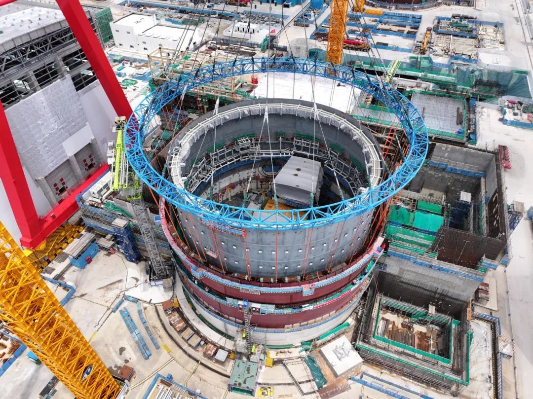 廉江核电1号机组核岛首个整圈SC结构吊装就位