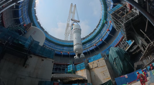 海阳核电4号机组两台蒸汽发生器全部吊装就位