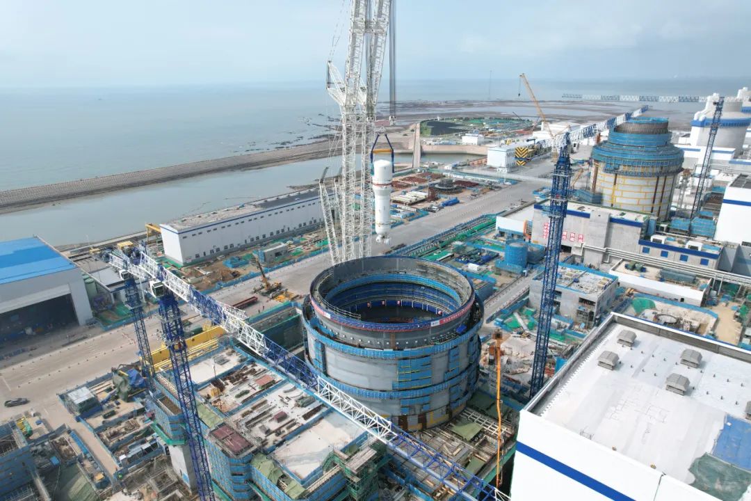 海阳核电4号机组蒸汽发生器全部吊装就位