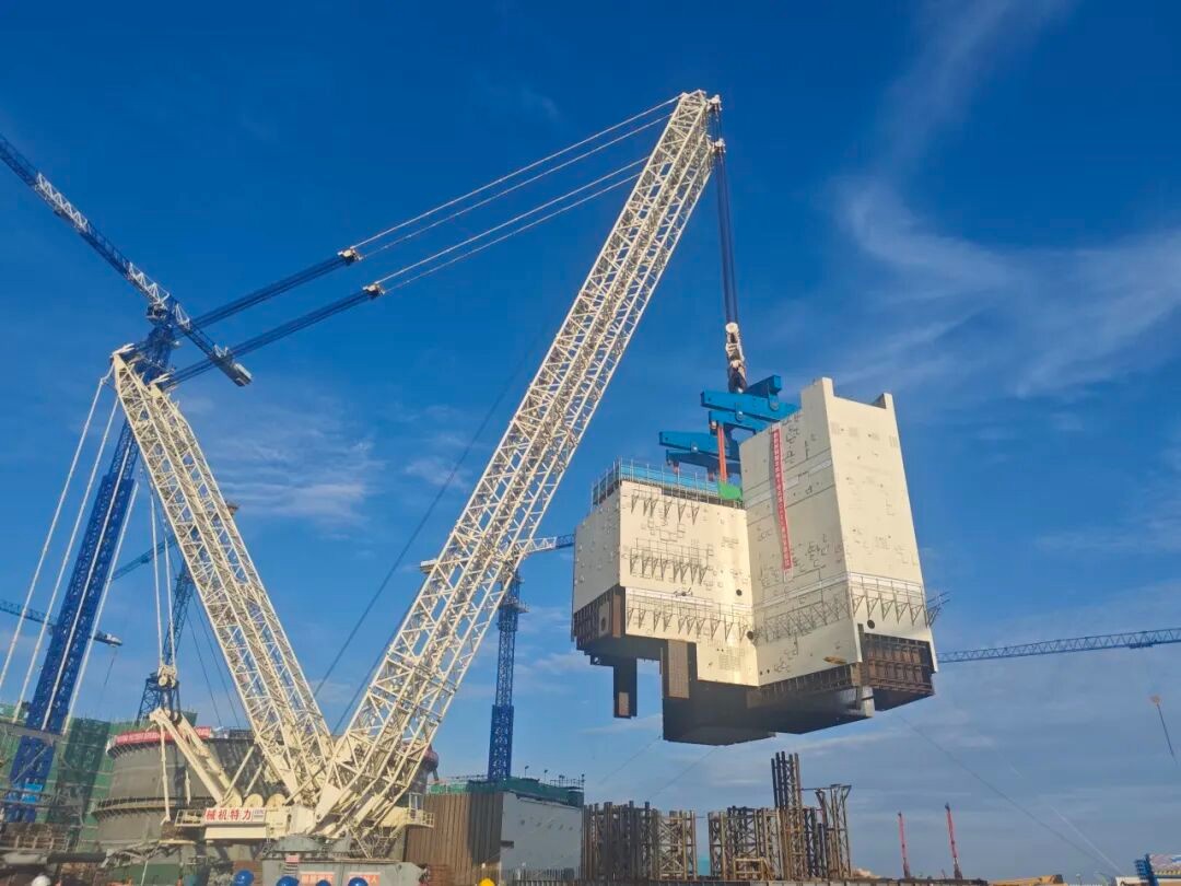 陆丰核电1号机组CA01模块顺利吊装就位