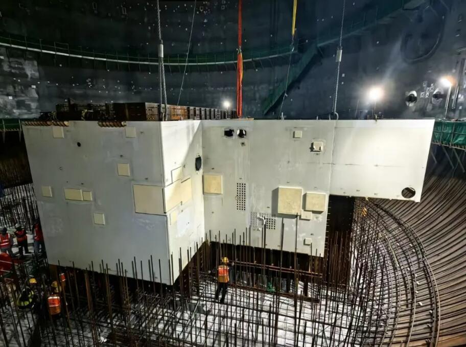 陆丰1号机组CA05与CB组合模块整体吊装成功