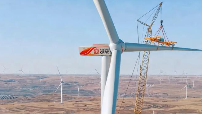 中国中车超大功率沙戈荒风电机组完成吊装