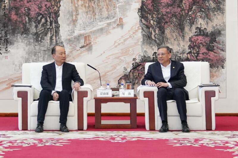 倪真与中国化学工程党委书记、董事长莫鼎革会谈，深化氢基能源开